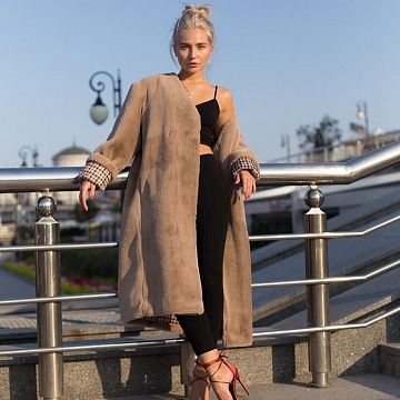 Шуби з еко-хутра: MBocharova за підтримку захисту тварин