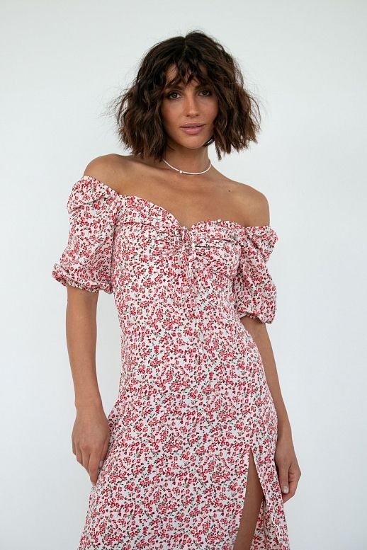 Сукня міді з роспіркою короткий рукав молочна в червоні квіти