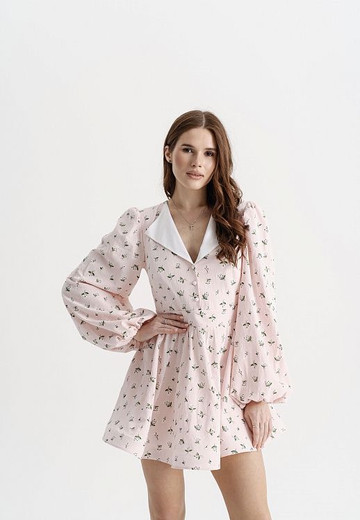 Сукня з білим комірцем пудрова в зелені букети