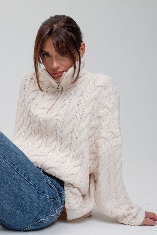 Светр косичка на замку молочний