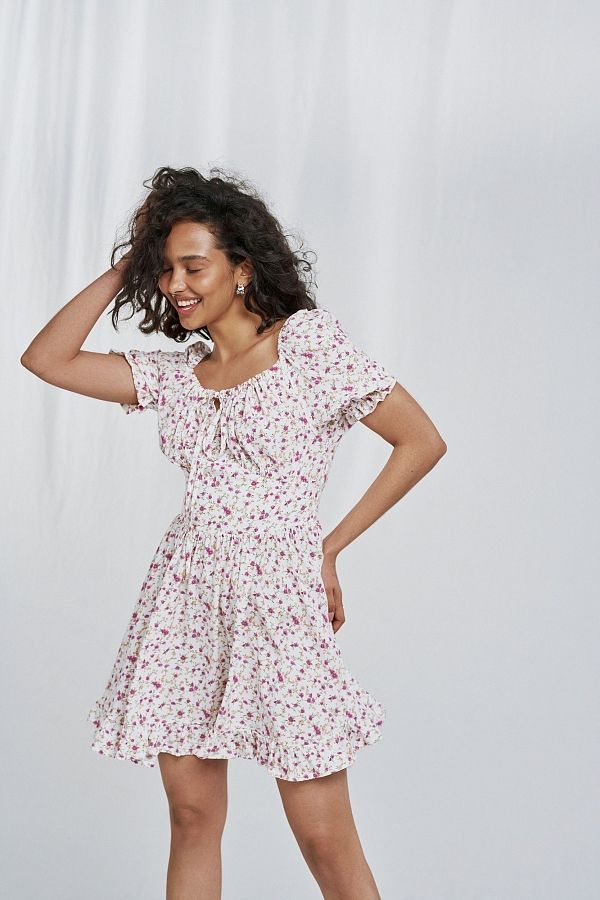 Сукня міні з поясом та рюшами молочне в рожеві квіти D0723/4 № 3