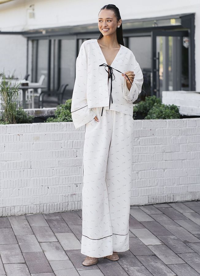 Костюм на зав'язках молочний в піони ЧТ10/4 #RU# Костюм на завязках молочный в пионы ЧТ10/4 № 1