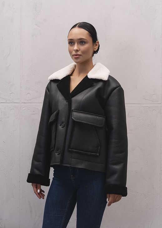 Дублянка коротка на гудзиках чорна