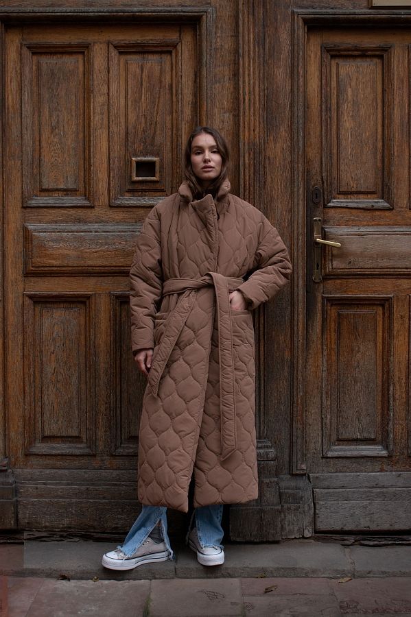 Куртка стьобана довга з поясом візерунок хвилька коричнева К0221 #RU# Куртка стеганая длинная с поясом узор волна шоколадная К0221 № 1