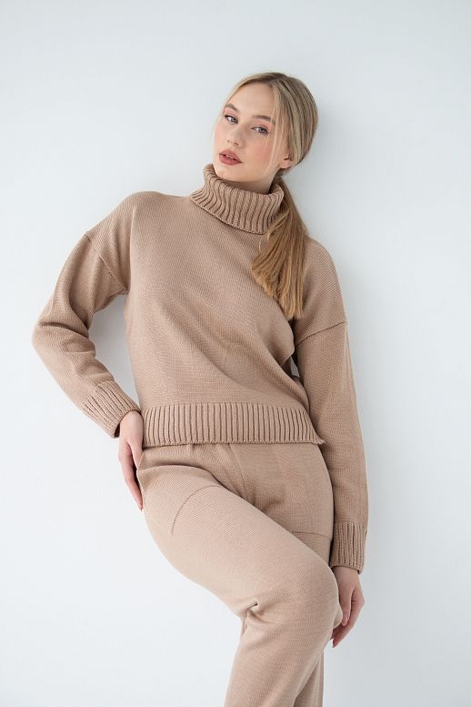 Костюм в’язаний капучіновий