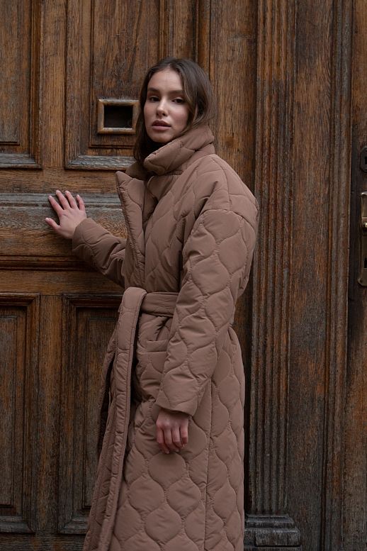 Куртка стьобана довга з поясом візерунок хвилька коричнева - №2