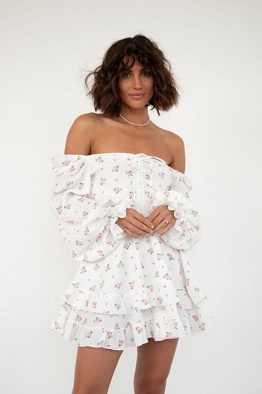 Сукня міні муслінова з рюшами молочна в великі гілочки 