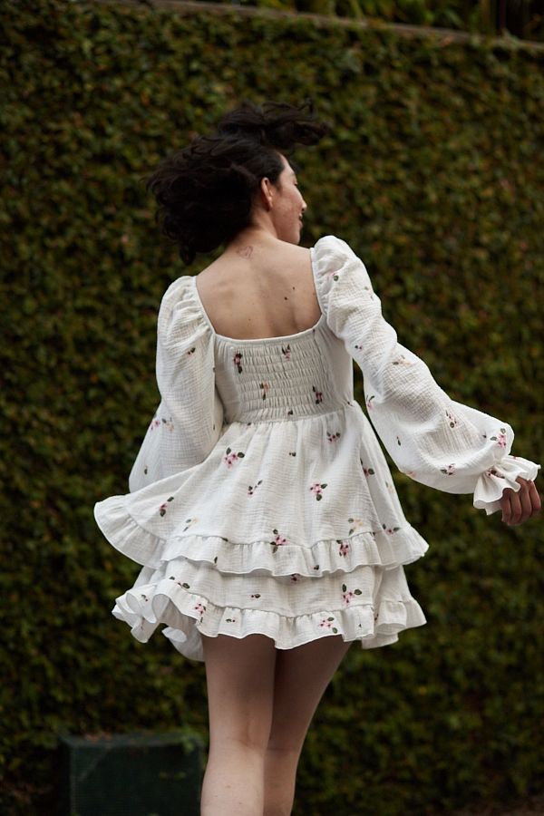 Сукня міні муслінова з рюшами молочна в рожеві квіти  № 2