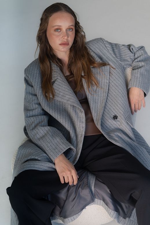 Пальто утеплене в смужку сіре - №2