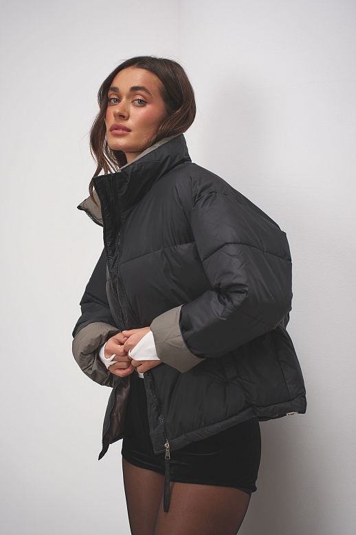 Пуховик короткий на замку чорний