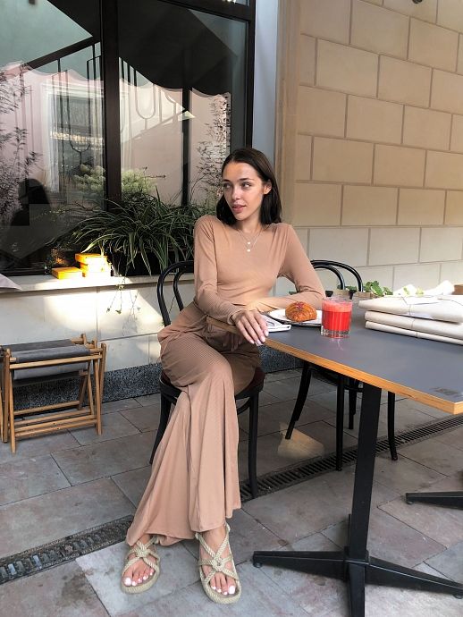 Костюм топ з брюками палаццо коричневий