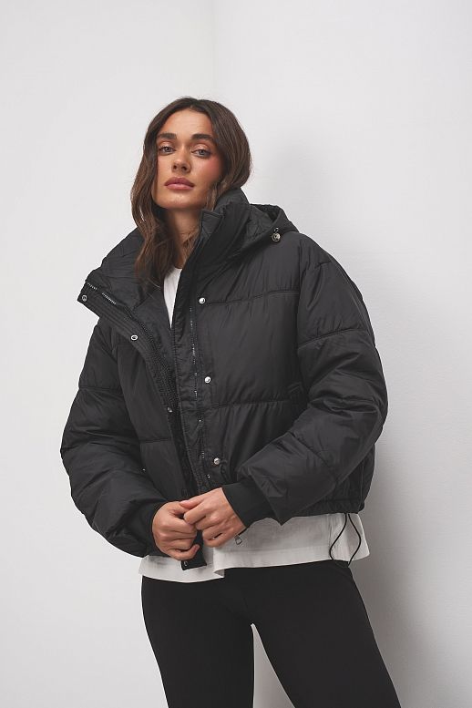 Пуховик короткий з капюшоном на замку чорний