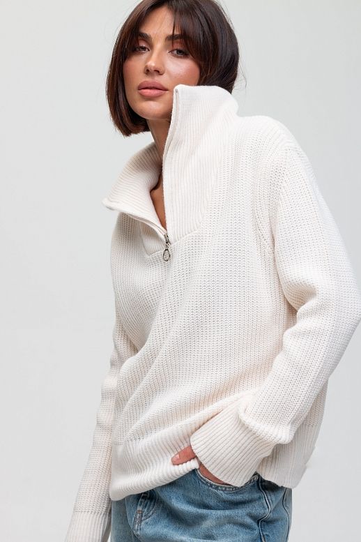 Светр на замку молочний