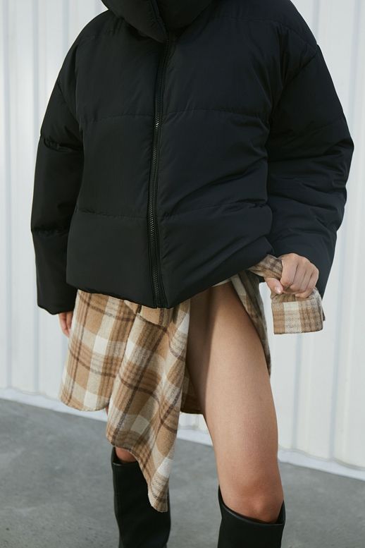 Куртка вкорочена на замку чорна - №2